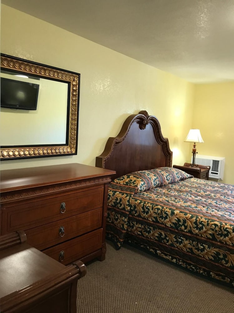 Hacienda Motel - photo 10