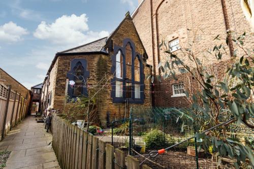 The Scouse House Unique Stay Church Conversion — 4-Star Luxury Hotel in Liverpool, United Kingdom