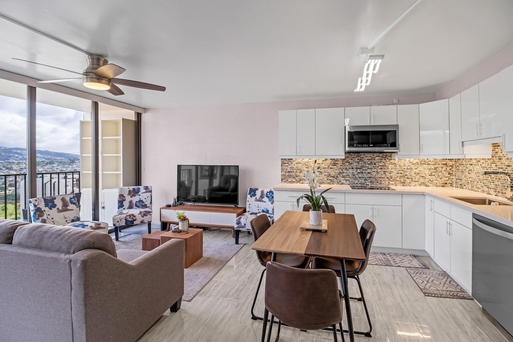 Newly Remodeled 30th Floor Suite with EPIC Mountain Views by Koko Resort Vacation Rentals - photo 8