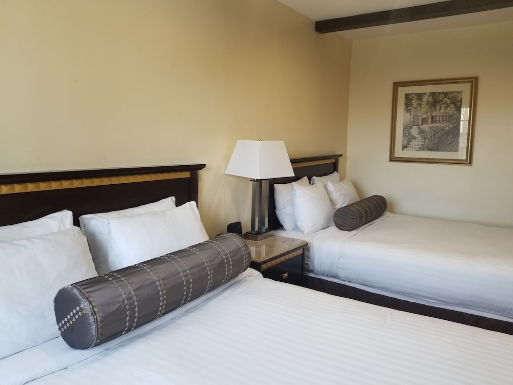 Tuscan Garden Inn - photo 12