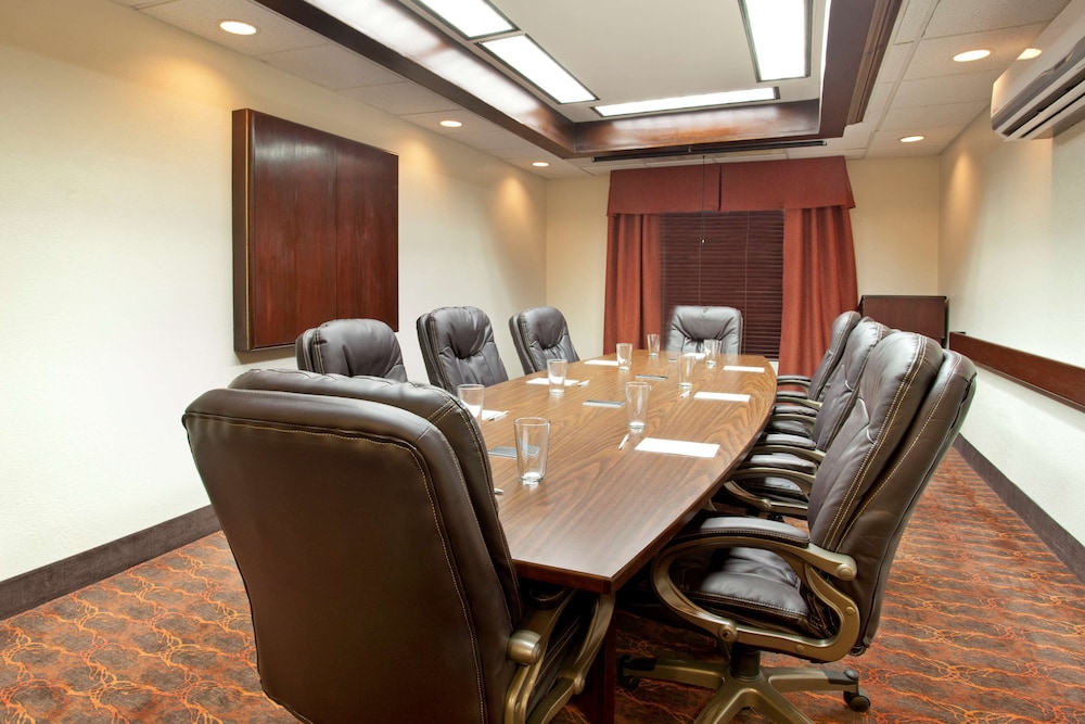 Hampton Inn & Suites El Paso Airport - photo 58