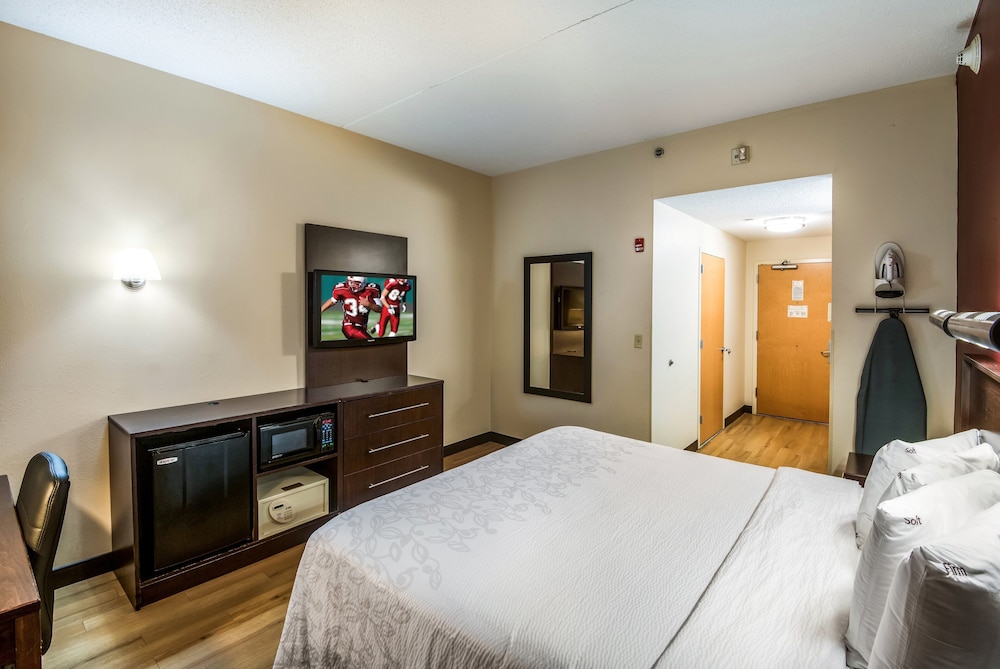Red Roof Inn PLUS Long Island Garden City - photo 12