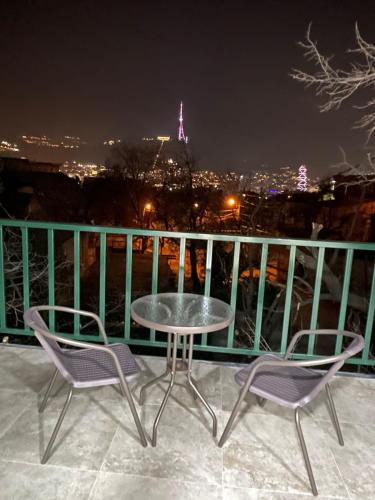 Twin's Twin Apartments