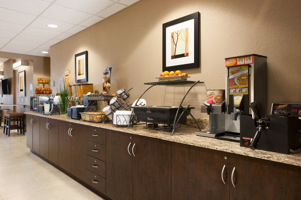 Microtel Inn & Suites by Wyndham Kenedy Karnes City - photo 21