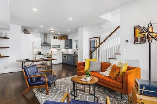 Belmont Retreat walk to Restaurants Coffee 12 South — 4-Star Luxury Hotel in Nashville, United States