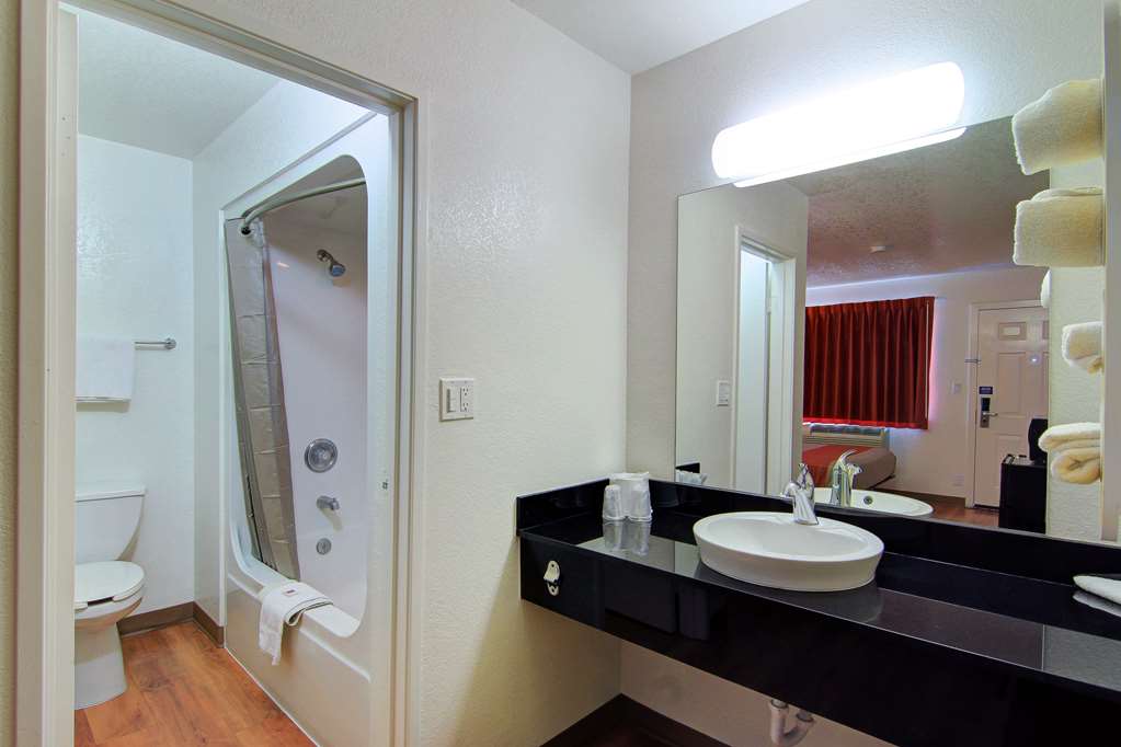 Motel 6 Old town Scottsdale Fashion Square - photo 14