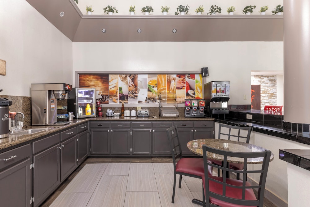 Americas Best Value Inn And Suites Clinton Jackson - photo 27