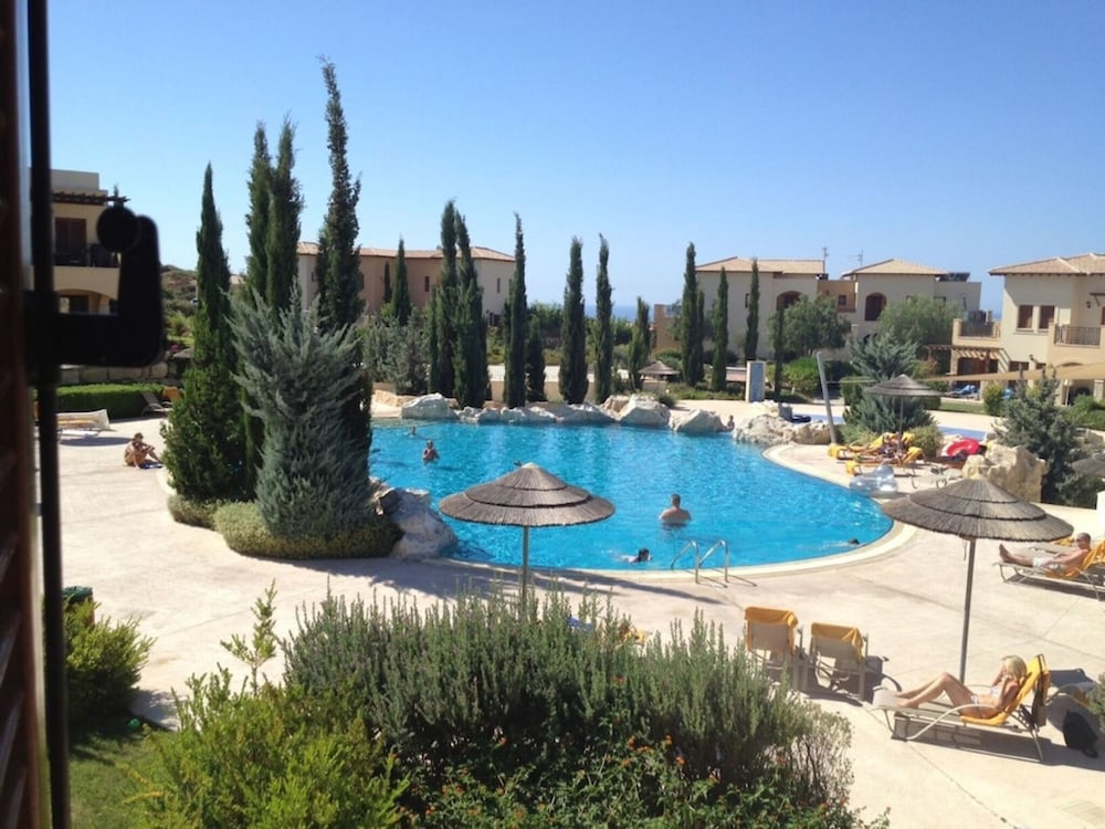2 bedroom Apartment Asulon with communal pools Aphrodite Hills Resort in Unknown City, Cyprus