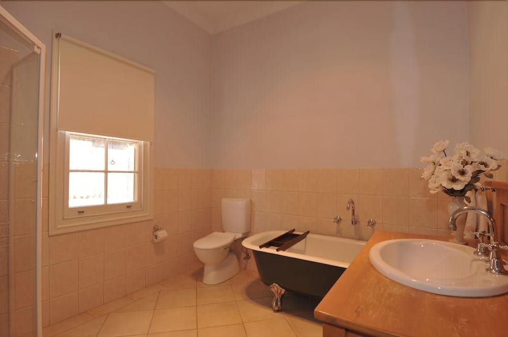 Charlie Bates Cottage — 4-Star Luxury Hotel in Kingscote, Australia