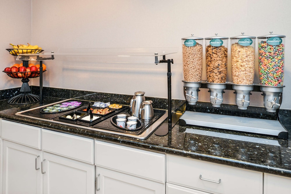 Homewood Suites by Hilton Fresno - photo 44