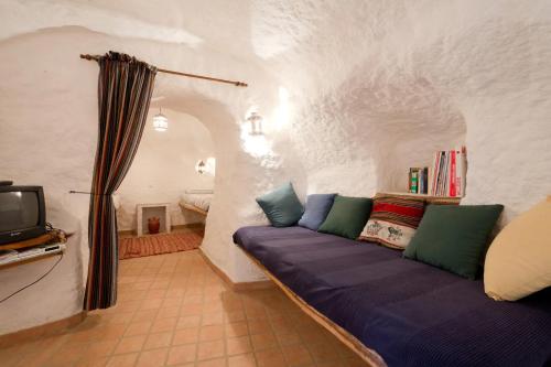 Rentitspain Guadix Cueva Oliva Relax E Historia Entre Las Montanas — Guadix