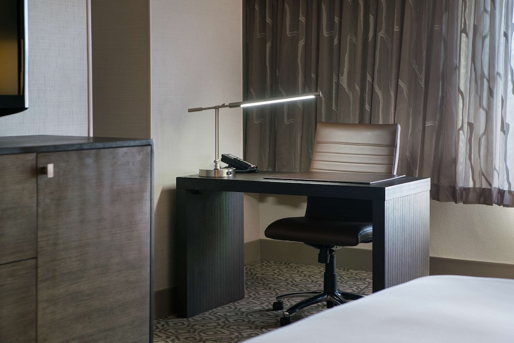 DoubleTree by Hilton San Francisco Airport North Bayfront - photo 8