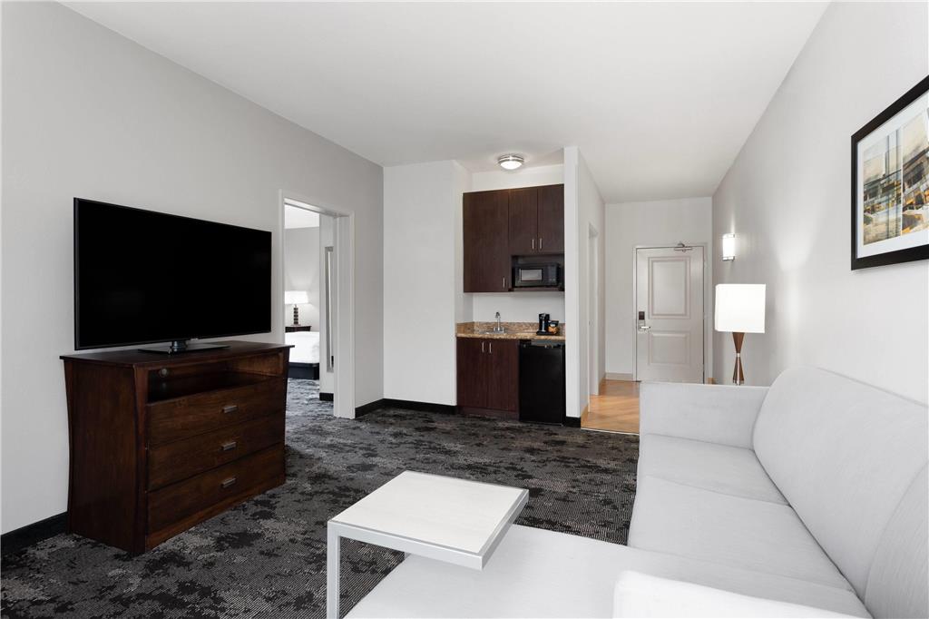 La Quinta Inn & Suites by Wyndham Columbus Edinburgh - photo 29