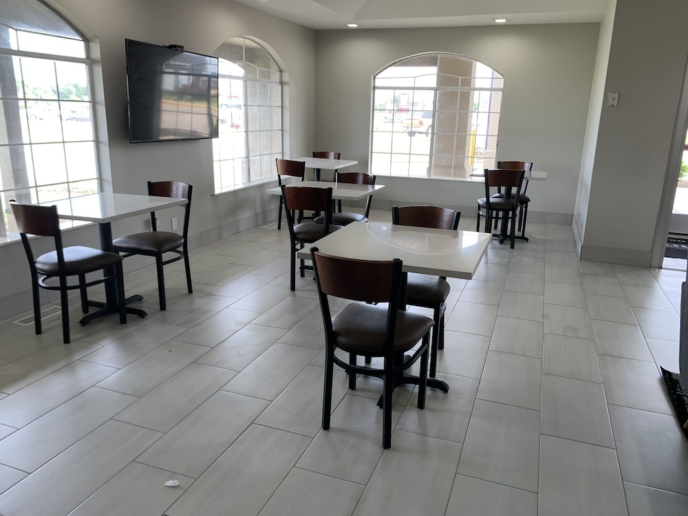 Days Inn by Wyndham Wagoner - photo 36