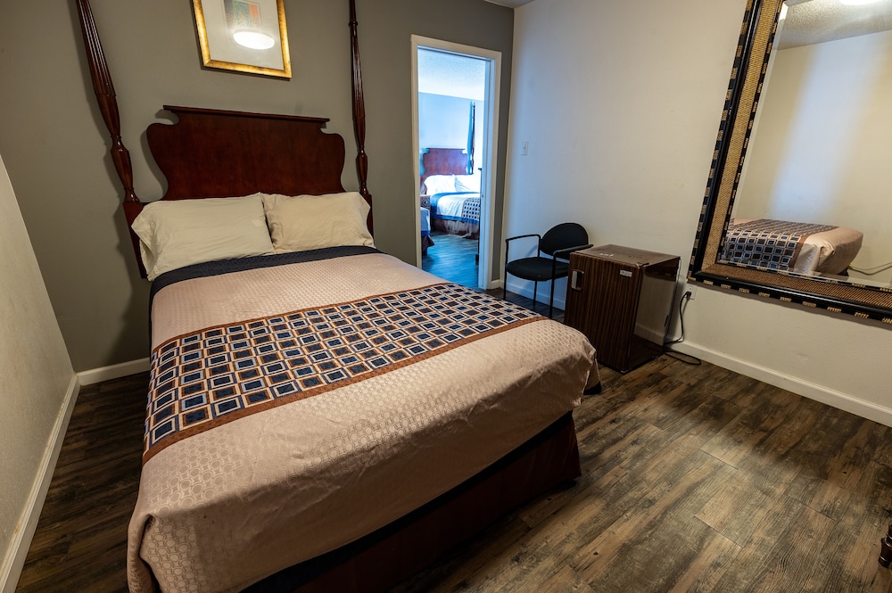 American Inn & Suites Russellville - photo 10