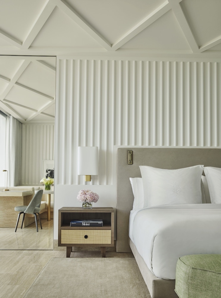 Four Seasons Hotel at The Surf Club - photo 46