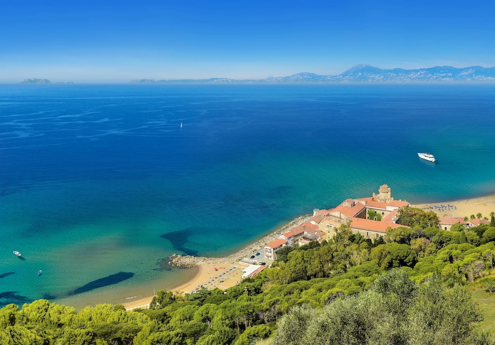 Palazzo Belmonte — 4-Star Luxury Hotel in Santa Maria, Italy