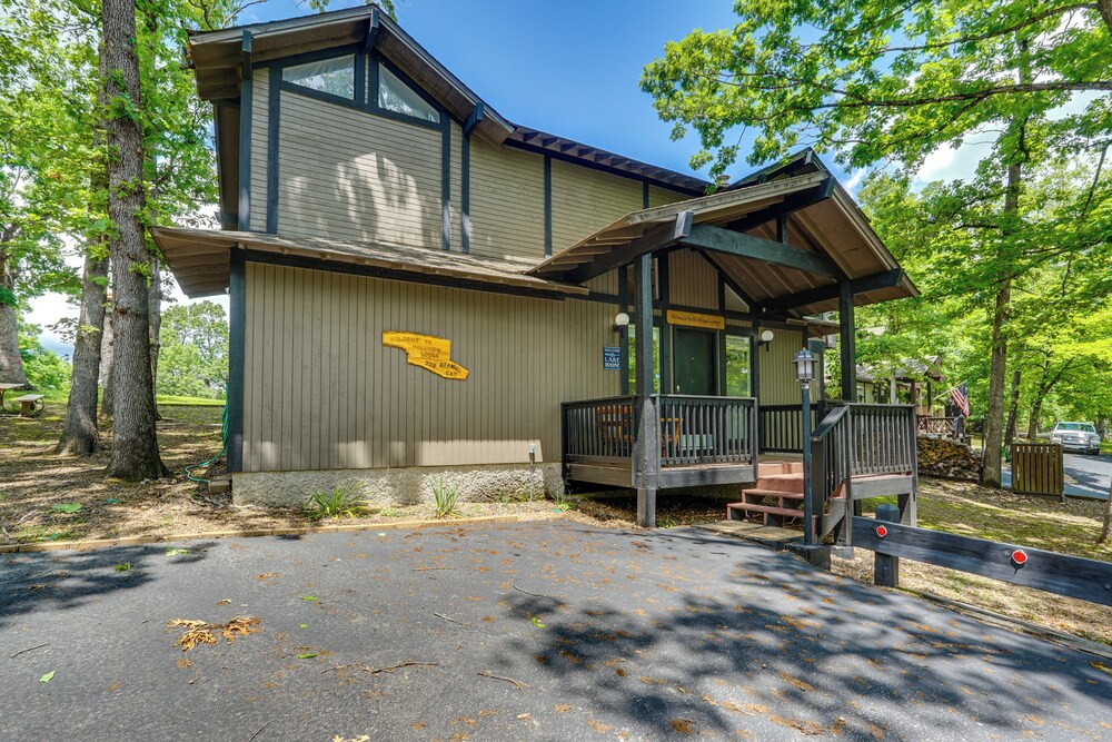 1 Mi to Margaritaville Resort: Cottage w Fire Pit - photo 2