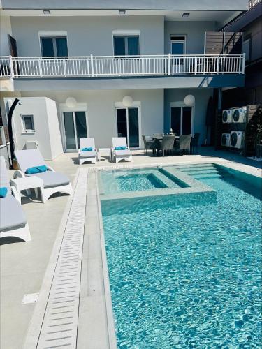 Flev's Luxury House with pool — 4-Star Luxury Hotel in Kremasti, Greece