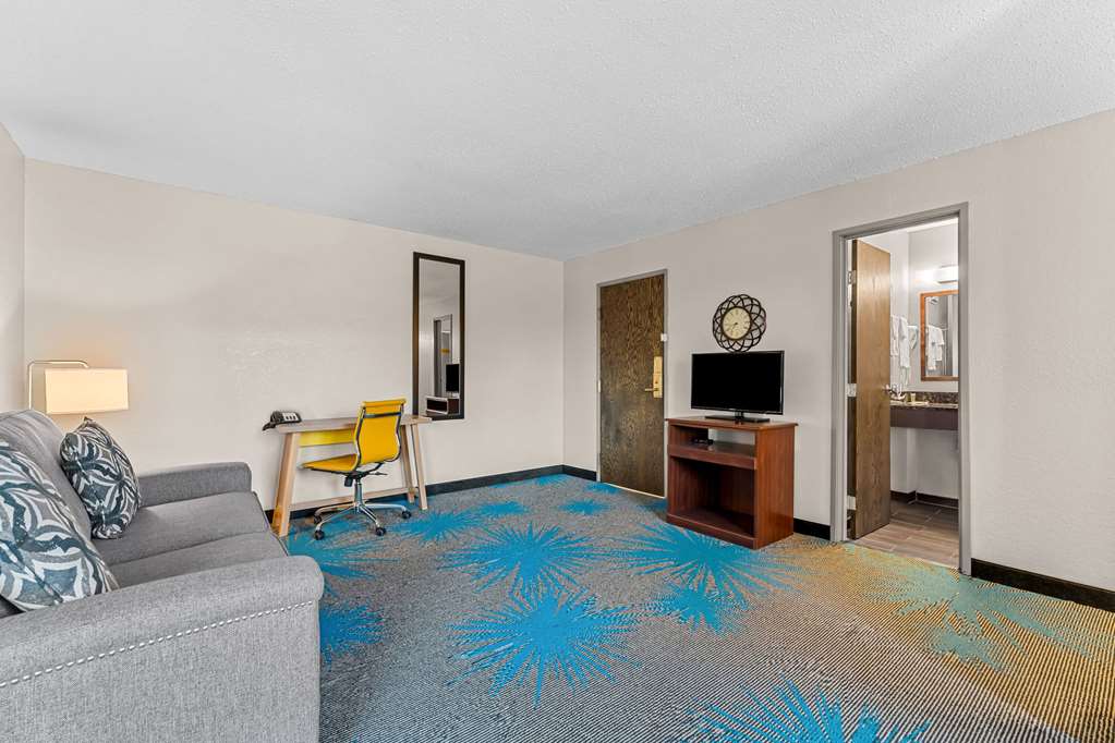 Days Inn by Wyndham Sioux Falls Empire - photo 32