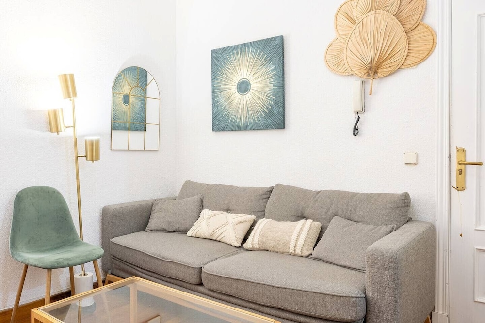 Cozy Apartment in La Latina Perfect for Work or St Madrid hotel
