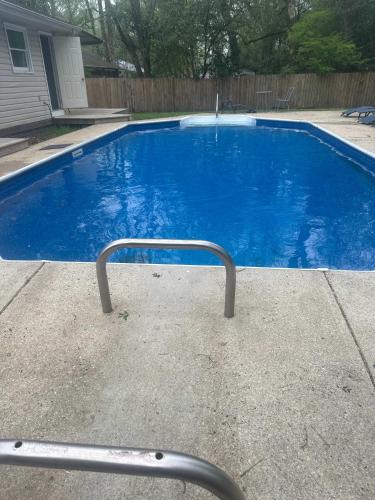 Fenced Yard & Patio Ventura Vista Retreat in Columbus, United States