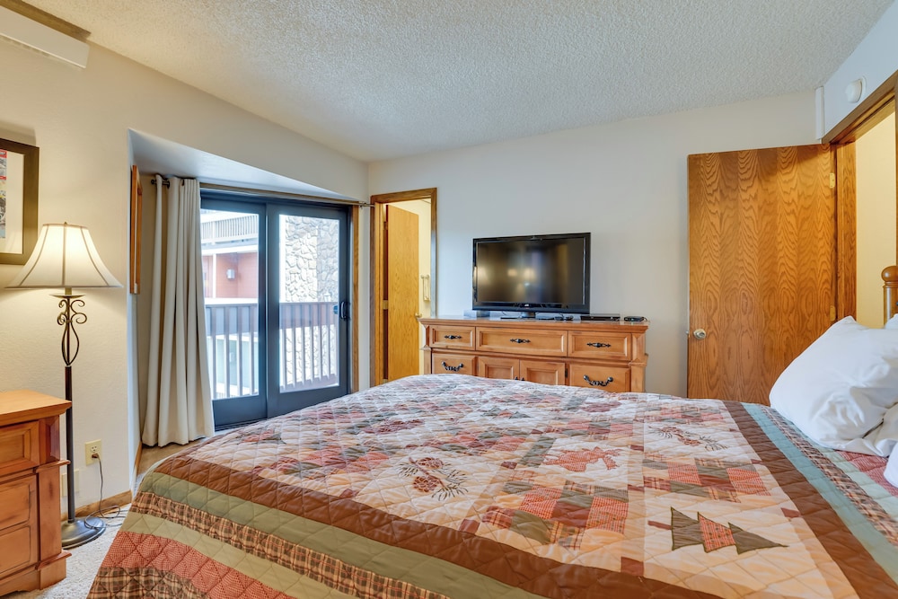 Mtn Condo w Ski Locker & Pools 3 Mi to Resort - photo 5