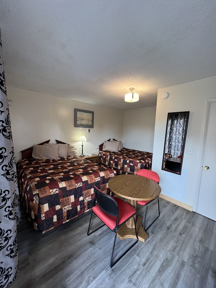 Liberty Motel - photo 17