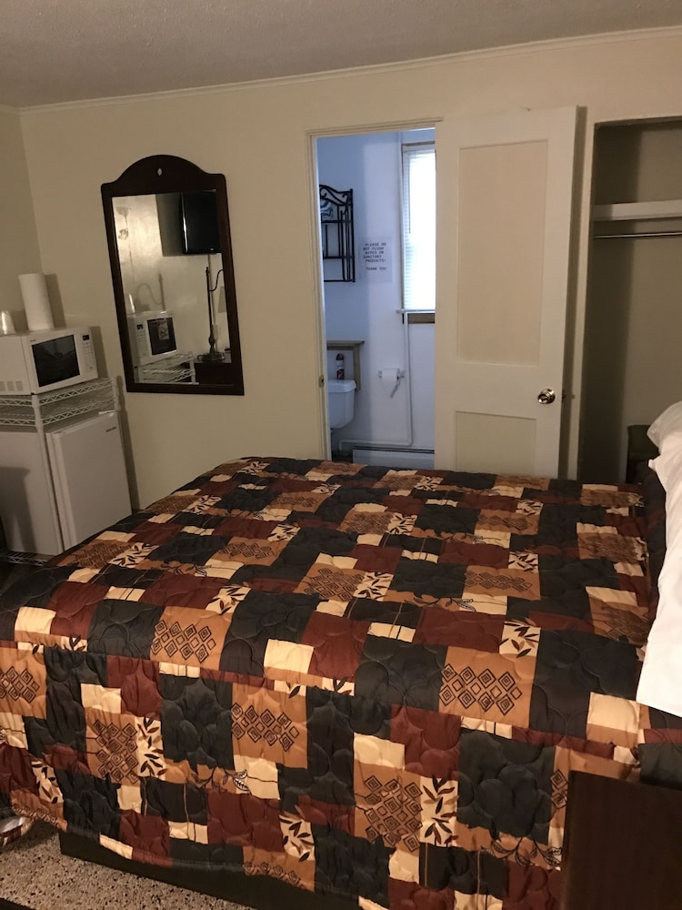 The Evergreen Motel - photo 23