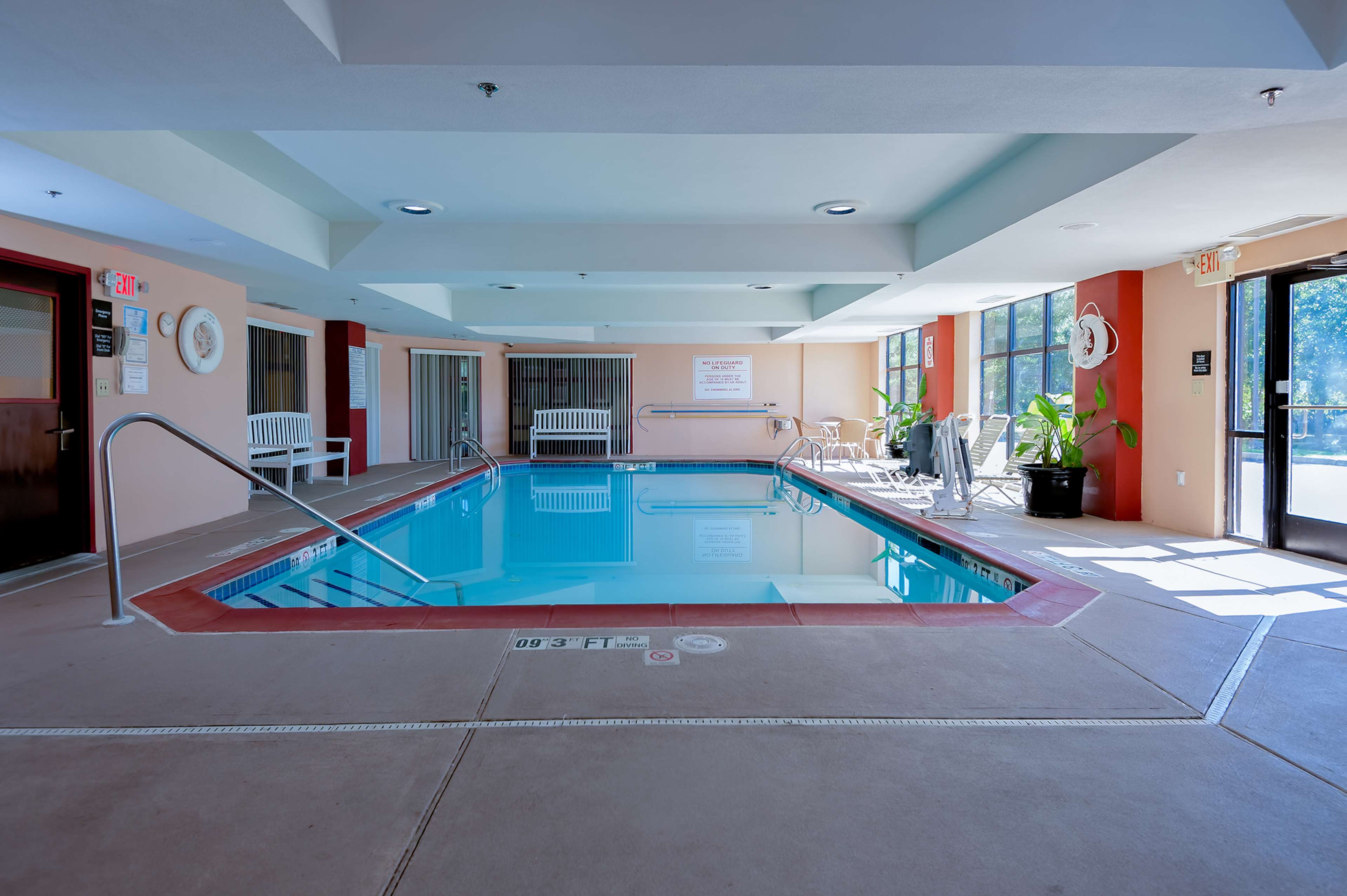 Hampton Inn East Windsor - photo 10