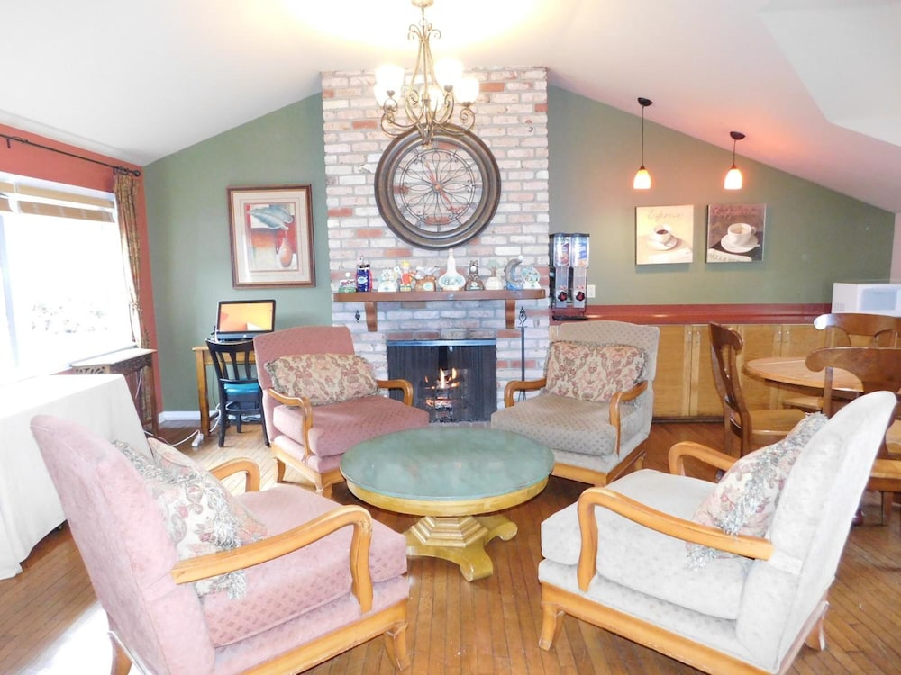 Pacific Gardens Inn - photo 21