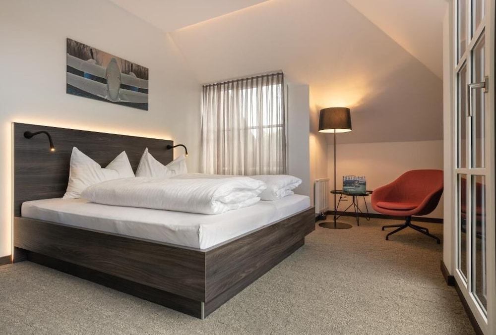 Hotel Spitzerberg by b smart — 4-Star Luxury Hotel in Hundsheim, Austria