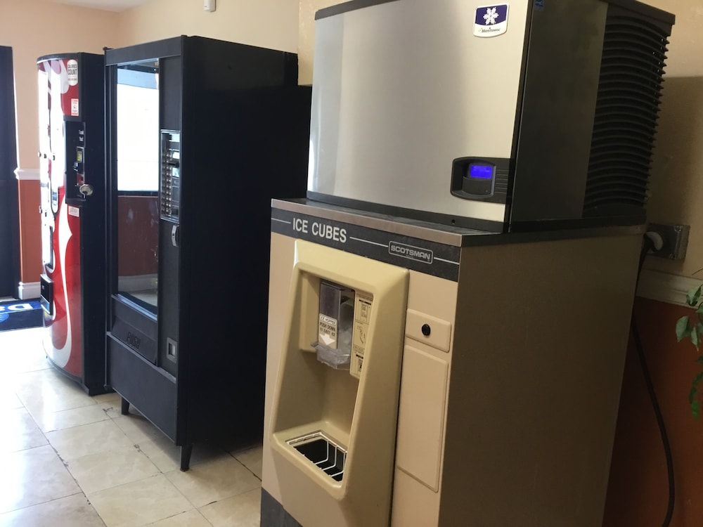 Days Inn by Wyndham San Antonio Airport - photo 34