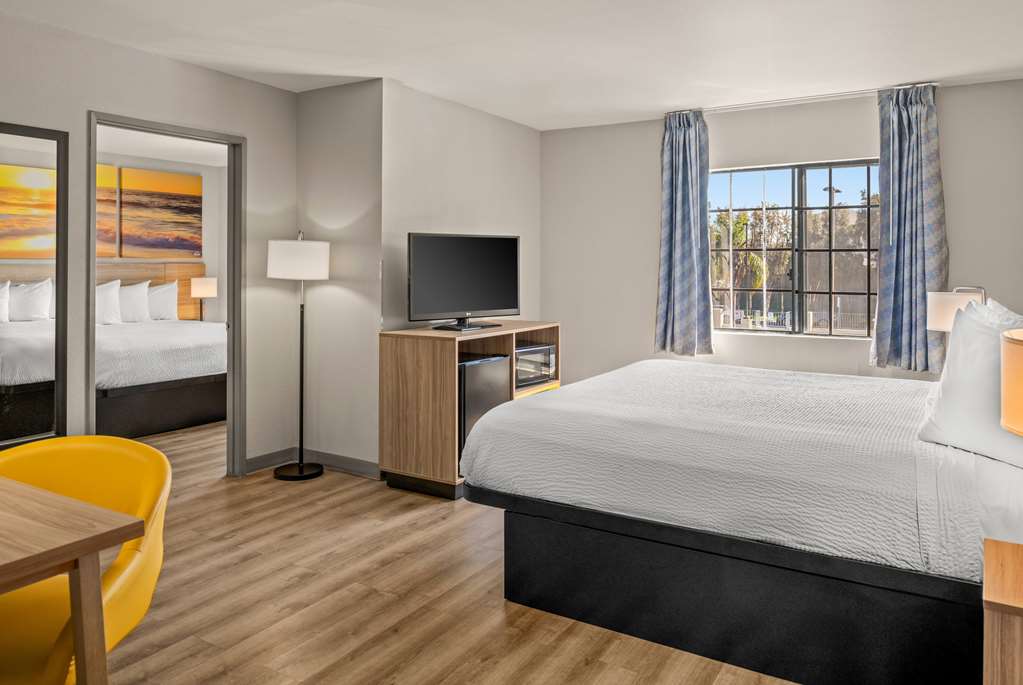Days Inn & Suites by Wyndham Artesia - photo 30
