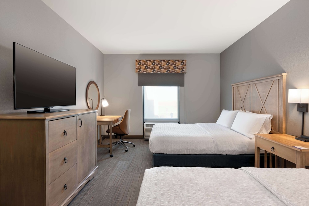 Hampton Inn & Suites Dodge City - photo 20
