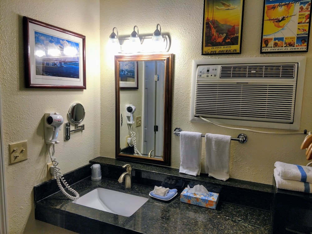Amelia's Landing Hotel - photo 20