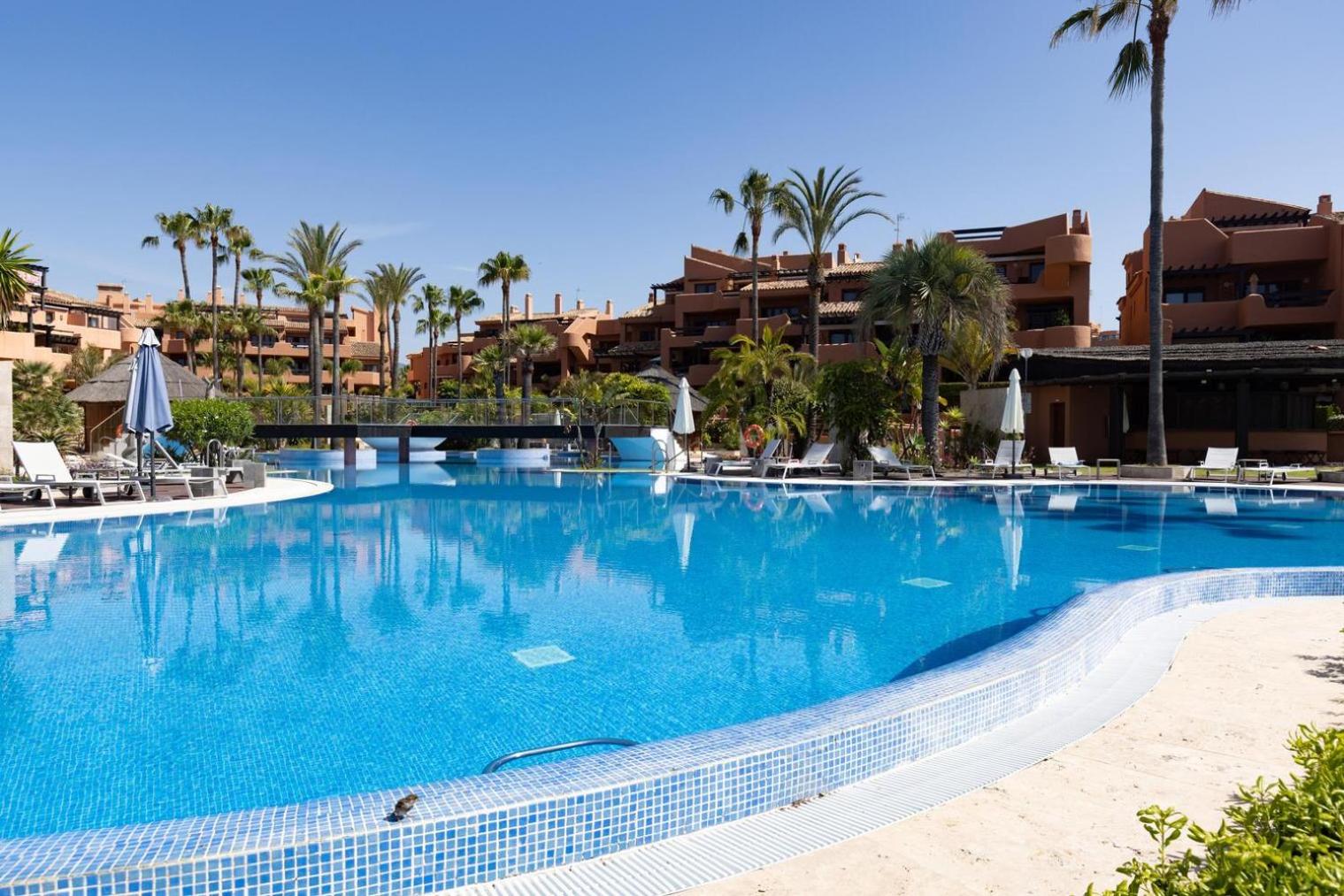 Estepona Mar Azul Aparthotel — Estepona
