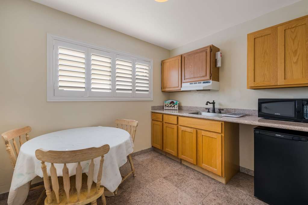 Clarion Collection Carmel Oaks Inn - photo 29
