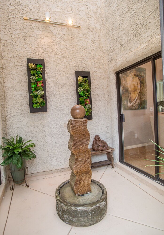 Luxury 6BR 10min to LV Strip Sleeps 20