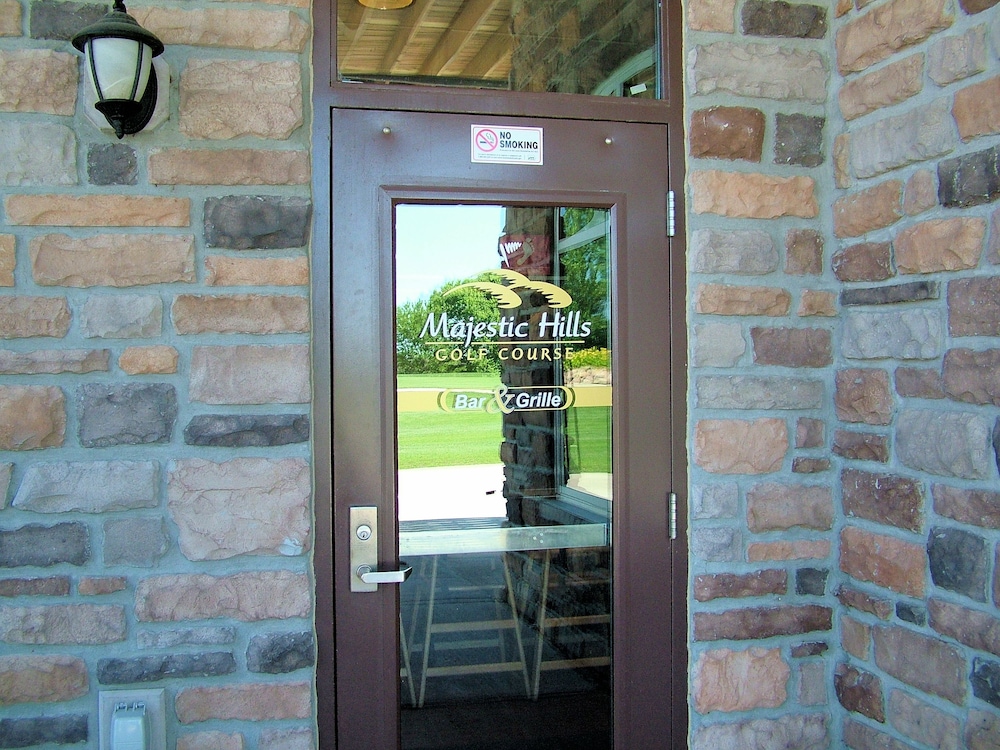 Cobblestone Inn & Suites Denison Majestic Hills - photo 63