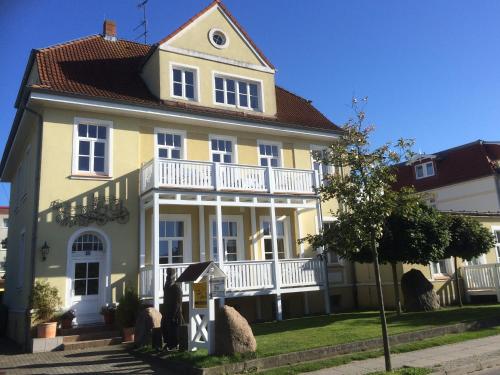 Villa Zur Alten Post — 4-Star Luxury Hotel in Ostseebad Kuehlungsborn, Germany