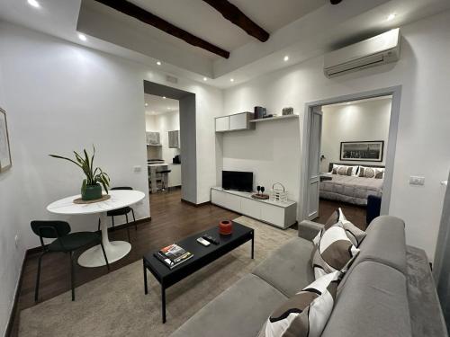 Bilocale a Chiaia vicino a Via dei Mille — 4-Star Luxury Hotel in Naples, Italy