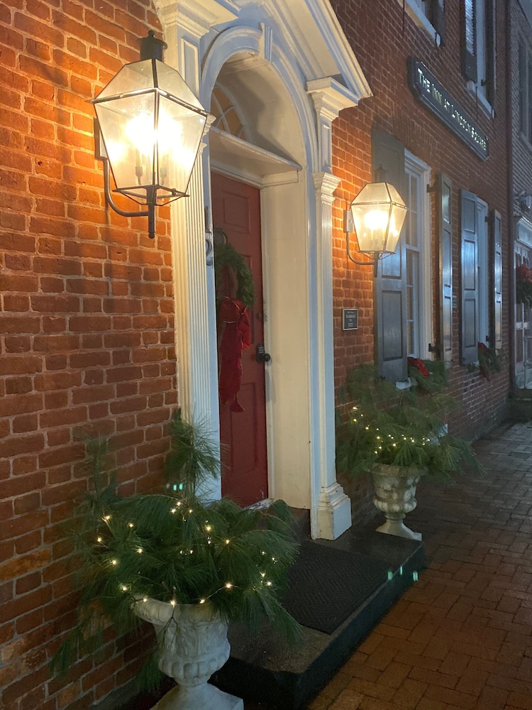 Inn at Lincoln Square - photo 36