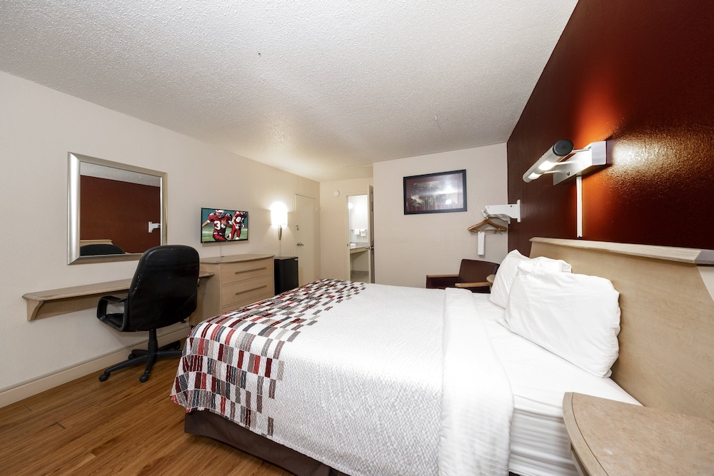 Quality Inn & Suites - photo 2