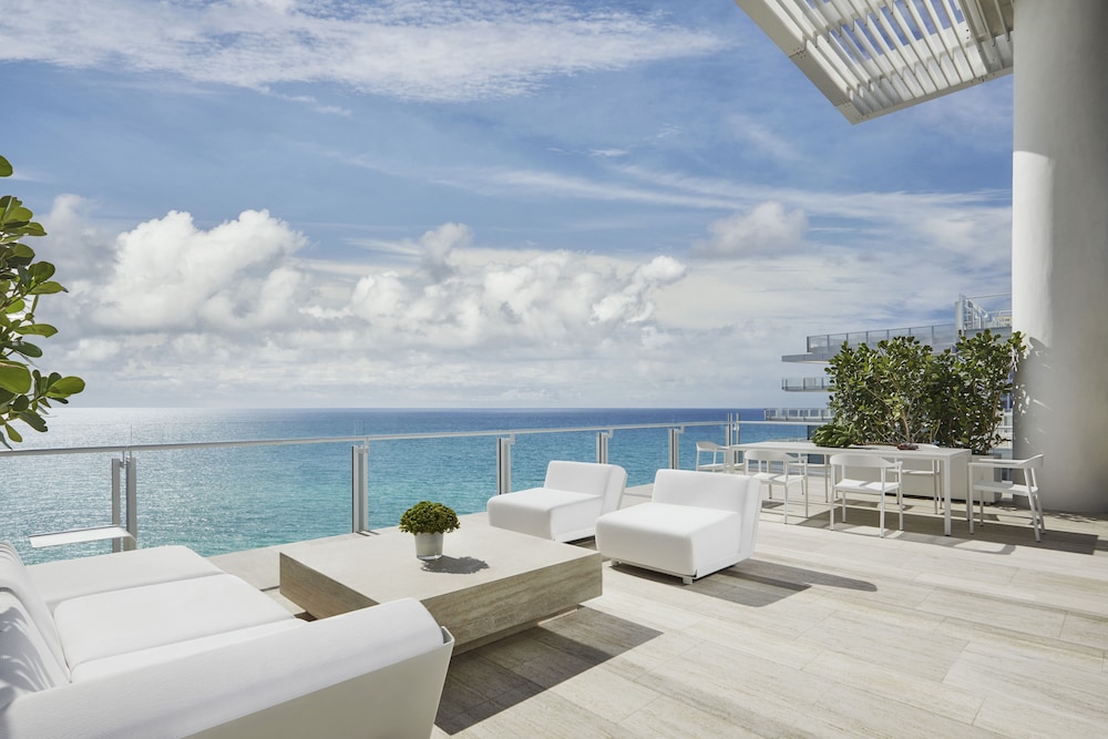 Four Seasons Hotel at The Surf Club - photo 42