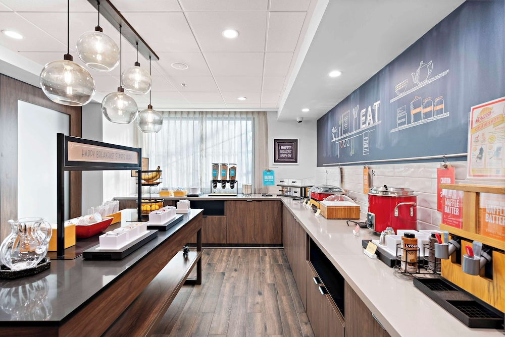 Hampton Inn by Hilton Los Angeles Airport - photo 29