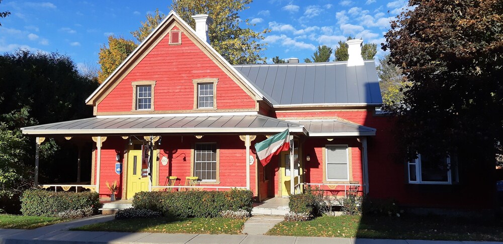 À La Petite Scène B&B — 4-Star Luxury Hotel in Montreal, Canada
