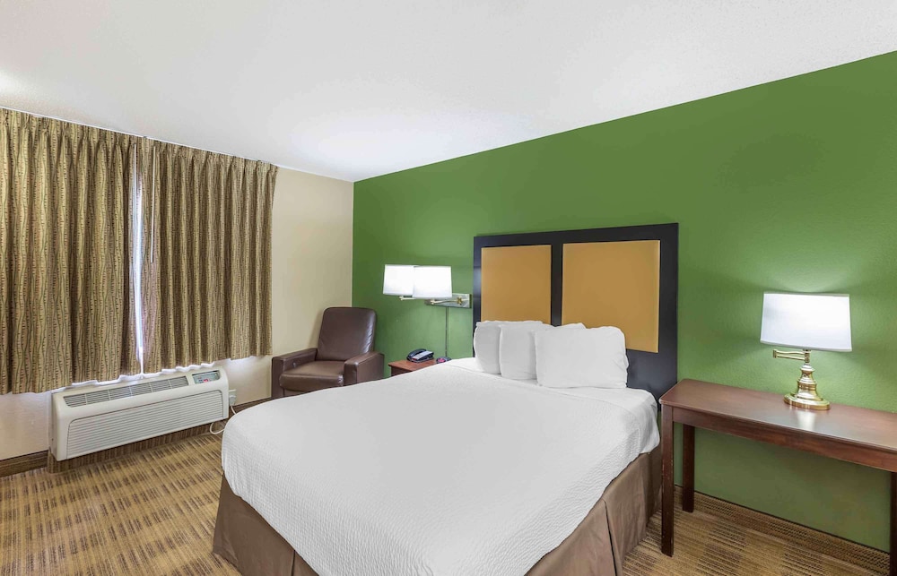 Extended Stay America Select Suites Milwaukee Wauwatosa - photo 7