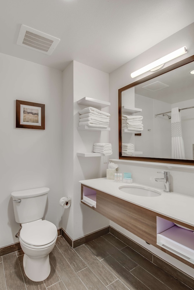 Hampton Inn & Suites Los Angeles Glendale - photo 33