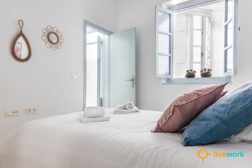 Apartamento Floral by LiveWork — 4-Star Luxury Hotel in Cadiz, Spain